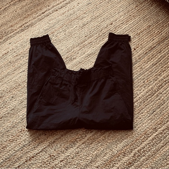 EUC
Urban outfitters high waisted women’s joggers Sz Med black drawstring close - Picture 4 of 12